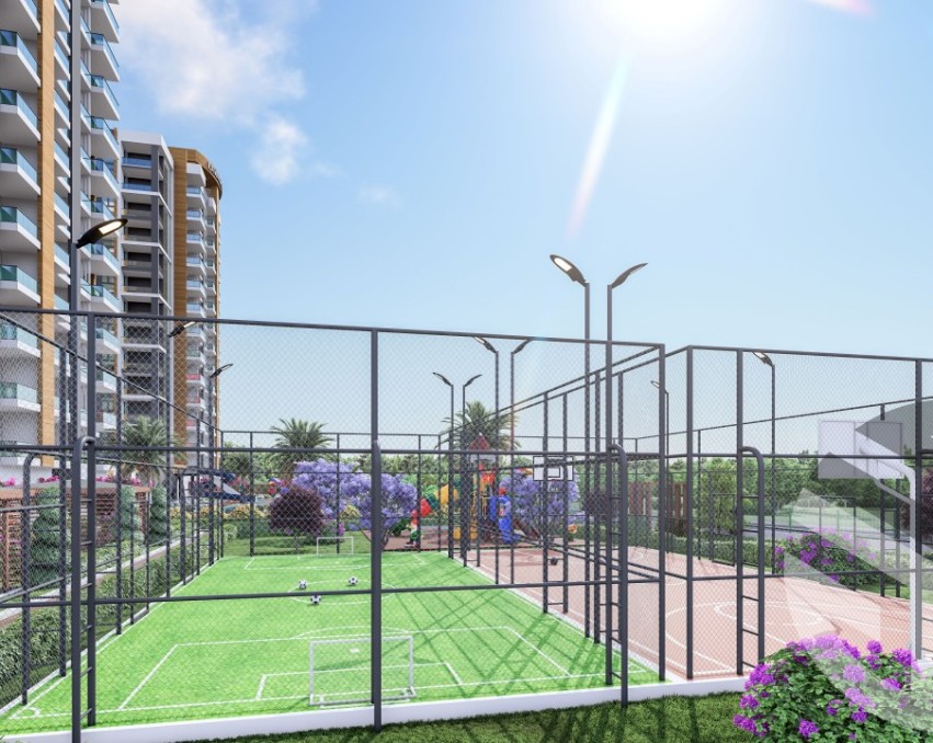 TÖMÜK LAVİNYA QUEEN